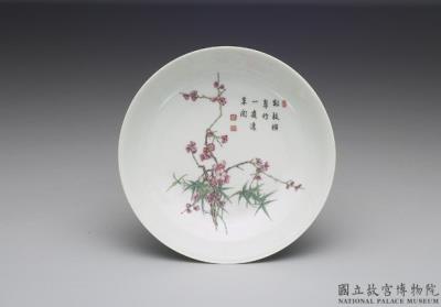 图片[2]-Dish with plum-blossom and bamboo inside a polychrome green exterior in falangcai painted enamels, Qianlong reign (1736-1795), Qing dynasty-China Archive